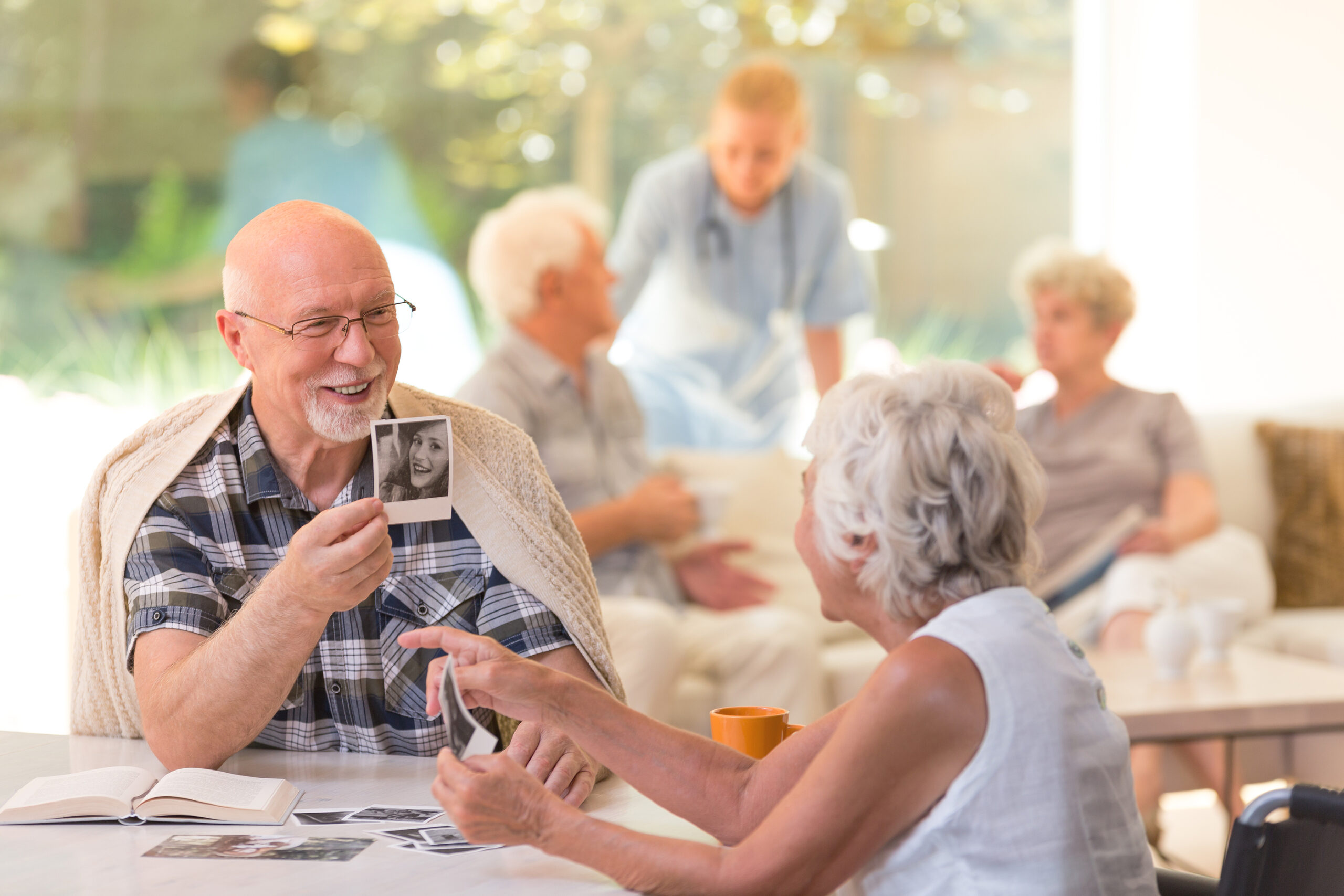 Pros and Cons of Putting Elderly Parents in Nursing Homes