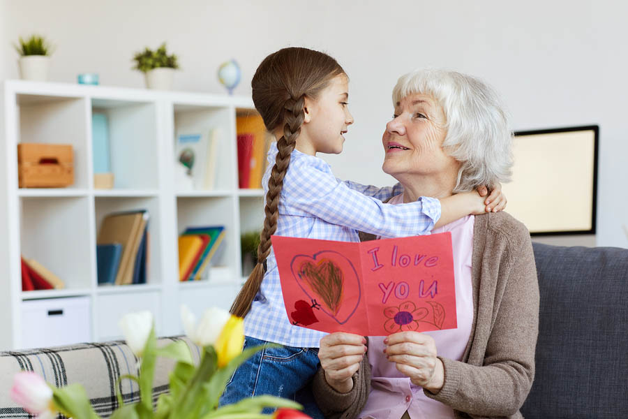 Happy Holidays: Remember to Send Cards to Elderly Friends and Family