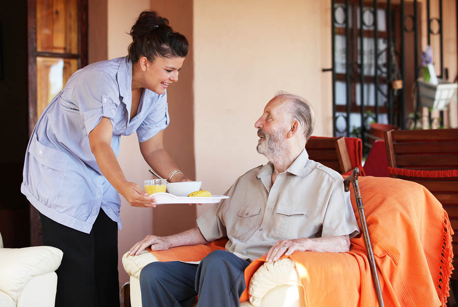 Advantages of Taking Care of the Elderly at Home